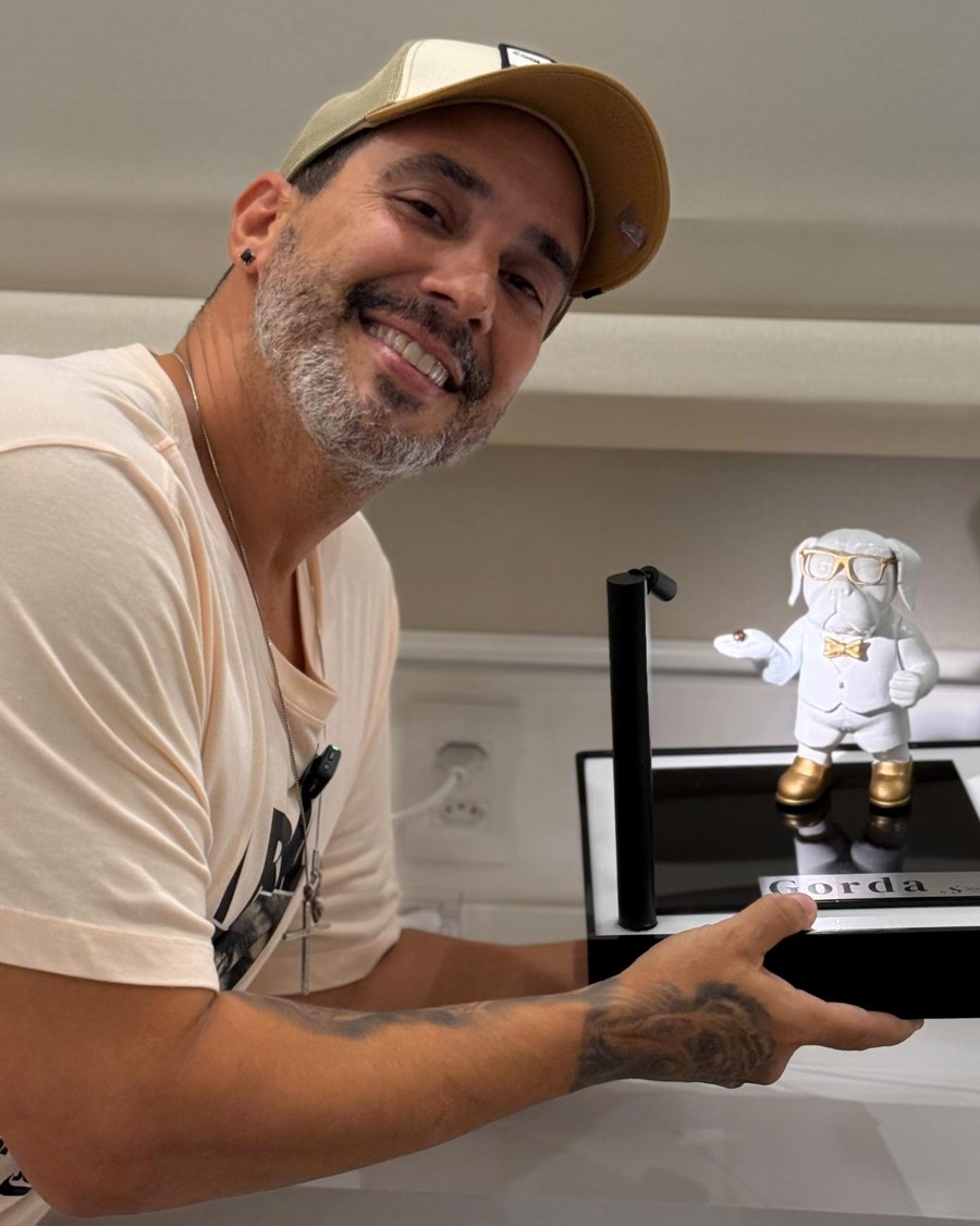 André Marques at home with a second diamond made from Gorda, set in a bulldog figurine
